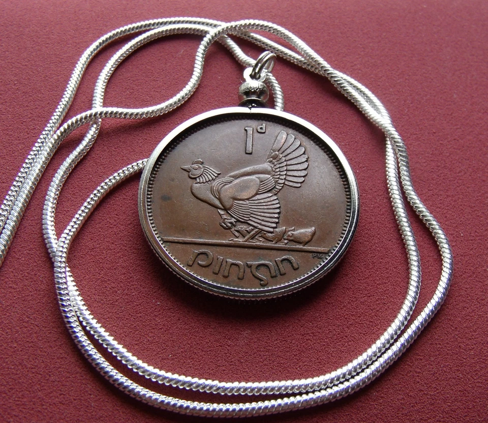 Colgante moneda de bronce marrón irlandés 1942 en una cadena redonda llena de oro blanco de 18 quilates y 24" Foto 3 de 3