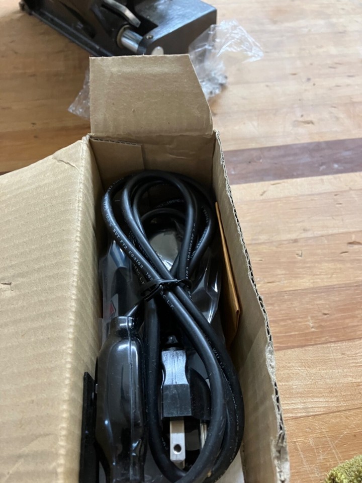 LOCKSMITH FOLEY BELSAW KEY CUTTING MACHINE MODEL 200 W/MICRO USED W/NEW