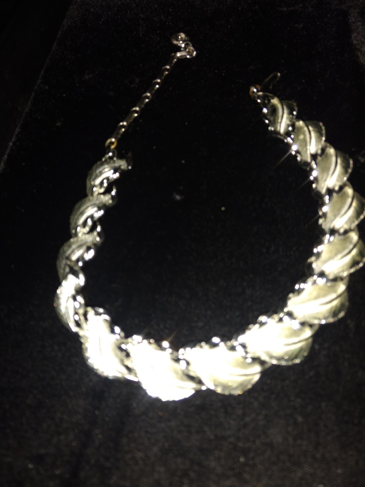 Lisner Matte Silver Leaf necklace - image 1