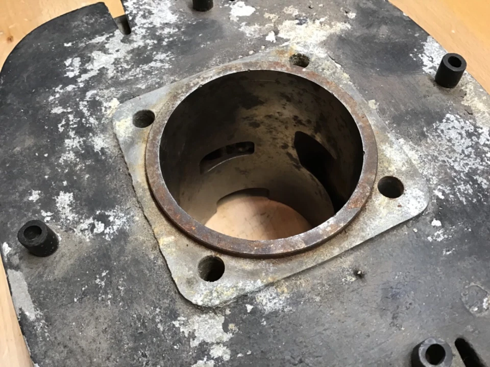 Ossa Super Pioneer 350 1976 cilindro OEM jarra montañero bonita con bonitas aletas Foto 3 de 4