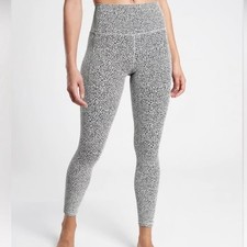 ATHLETA salutation stash pocket 7/8 high rise legging Womens Xsmall Gym Active