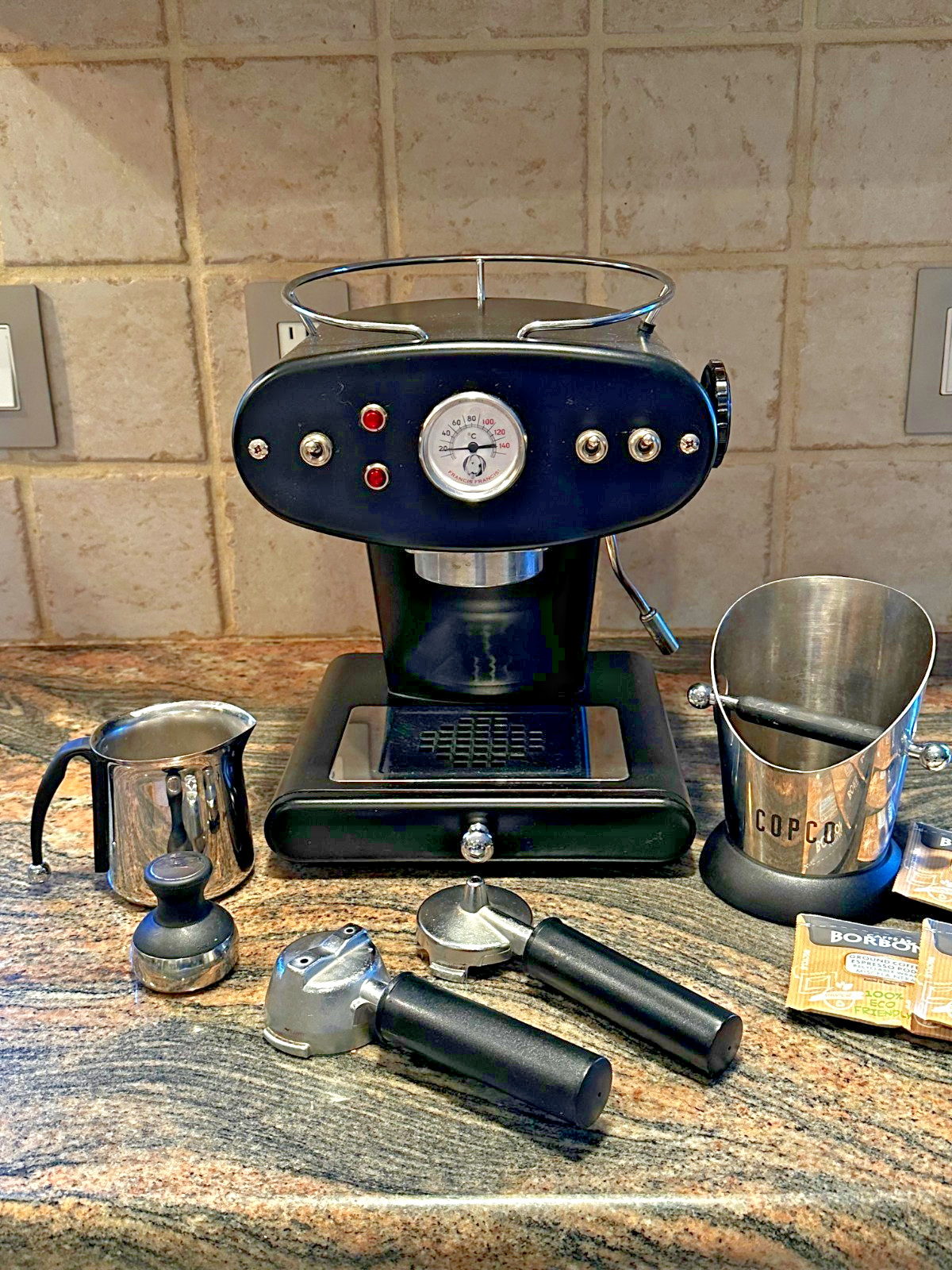 Francis Francis X1 Espresso Coffee Machine Black with Accessories and Coffee