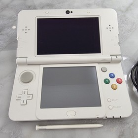 New Nintendo 3DS White Console Excellent Condition! Console Charger Tested