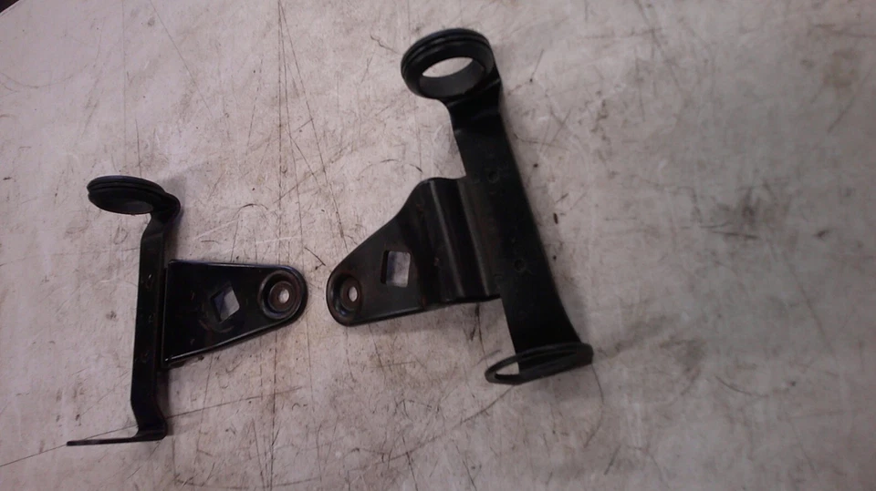 1980-1981 Suzuki GS250 T front headlight headlamp brackets mount - Image 2 of 4