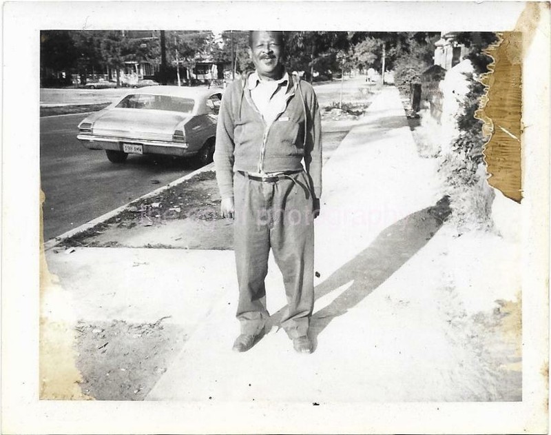AMERICAN MAN Vintage FOUND PHOTO Black And White Snapshot ORIGINAL 911 21 D