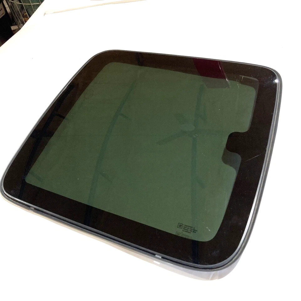 2000-2006 Chevrolet Silverado LH quarter glass vent window w/frame (GMC Sierra) - Image 3 of 4