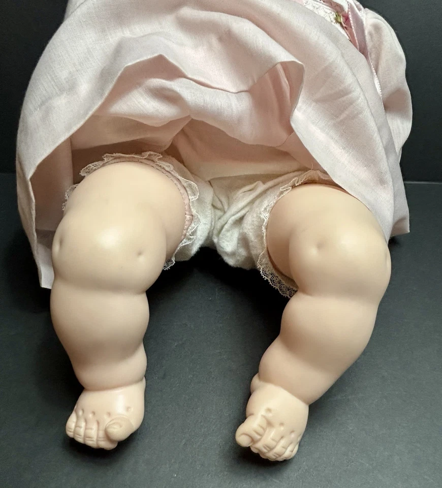 Muñeca Victoria Bebé Madame Alexander De Colección 18 Pulgadas Original Vestido Sombrero Pañal Foto 4 de 4