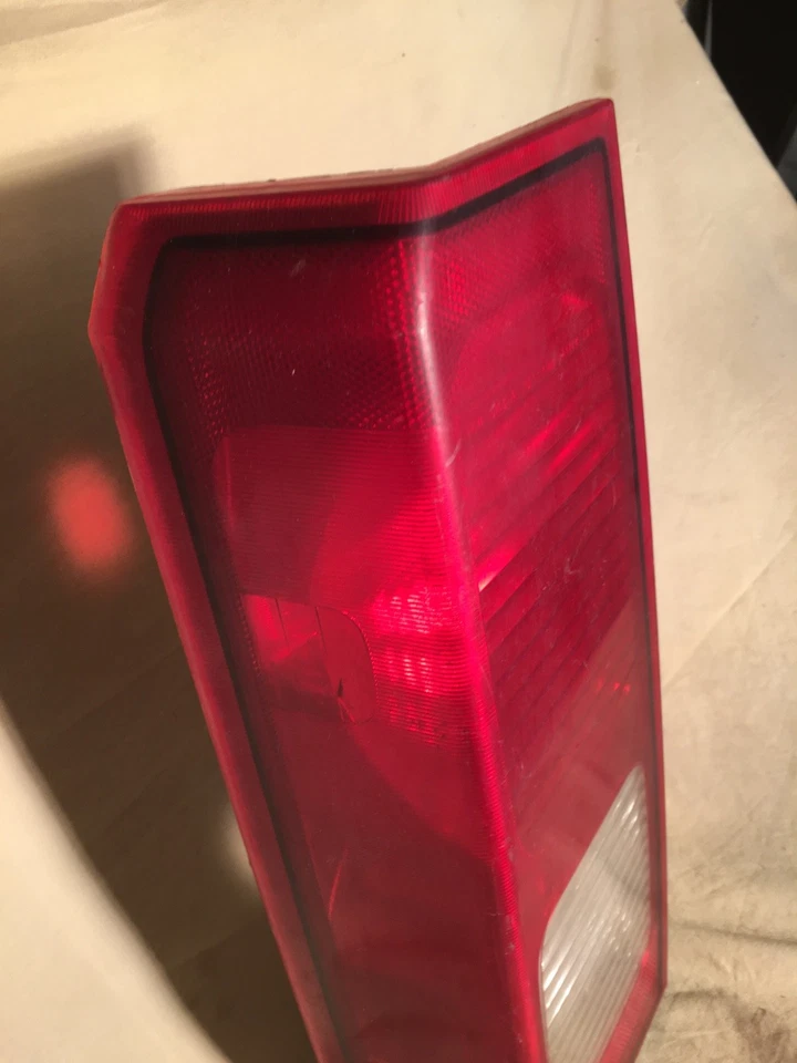 2006–2010 Hummer H3 Left Driver Tail Light Lamp LH OEM – Slight Damage - Image 2 of 4