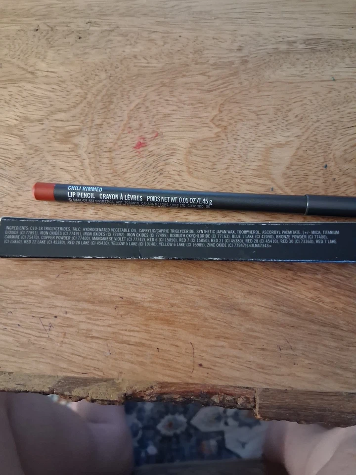 Mac Lip Pencil Crayon A Levers Chili Rimmed - Full Size 1.45 g / 0.05 Oz. NIB - Image 2 of 4