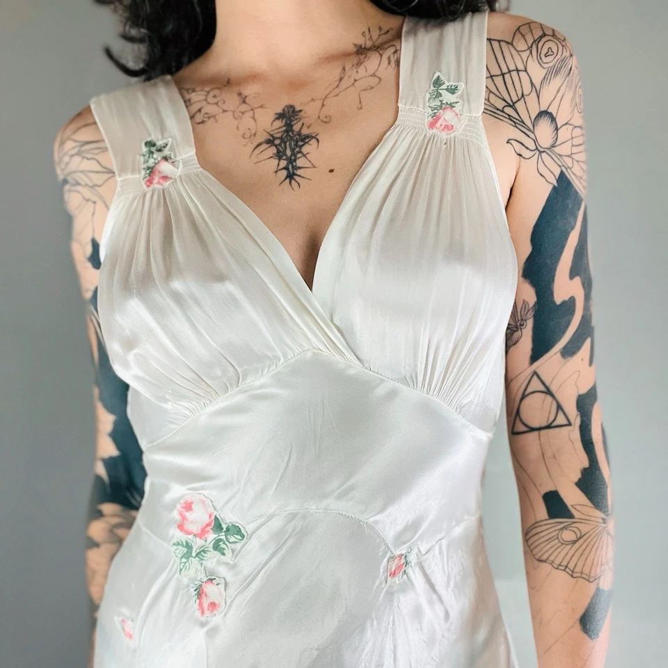 30s 40s Vintage Bias Cut Satin Rose Floral Slip Dress Gown - Image 4 of 4