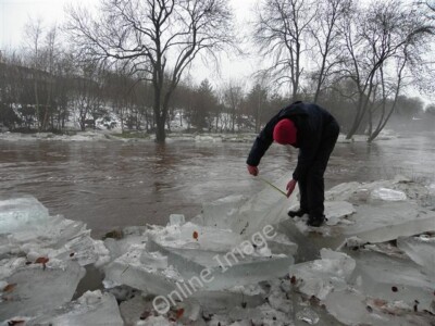 Photo 6x4 Measuring ice floes, Mullaghmore An Oghmagh Another check on th c2010