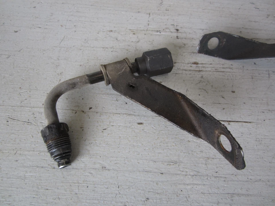 Локоть адаптера линии гидроусилителя 1999 - 2004 Ford F250 F350. Правая и левая сторона. OEM - Изображение 4 из 4