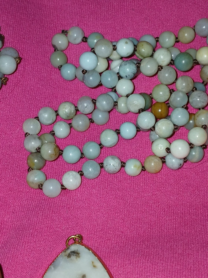 Collar de cuentas de amazonita anudado a mano de 30" colgante de calavera de vaca usado en excelente estado Foto 4 de 4