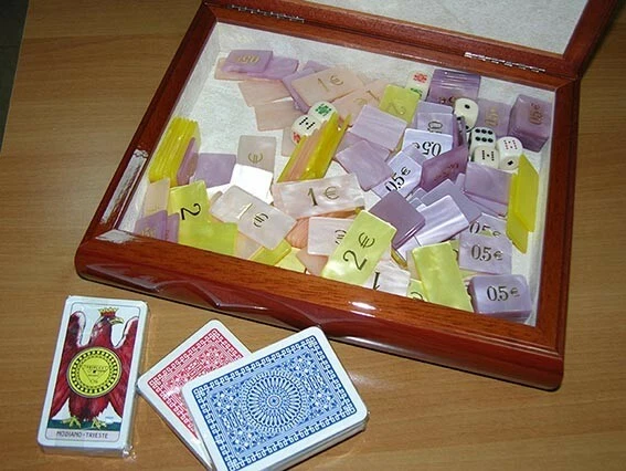 Cofanetto NUOVO in Argento e Legno, Carte Poker e Napoletane, Fiches e Dadi - Immagine 4 di 4