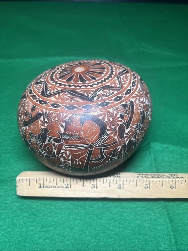 Peruvian Gourd Hand Carved Dancing People Scene Painted Folk Art - Picture 9 of 10