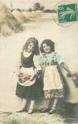CP PRETTY LITTLE GIRLS POSING WITH FLOWERS APRON - 21535