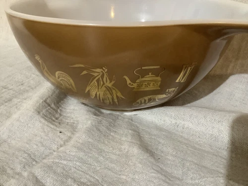 Vintage Pyrex Bowl