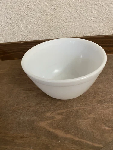 Vintage White Glass 1 1/2 Pint PYREX  Bowl #401 Made In USA