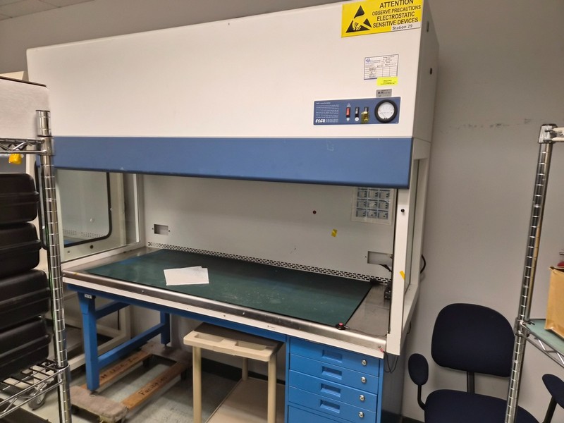 Esco  Laminar Flow Cabinet PCR Workstation w/UV 115v  Fully Tested
