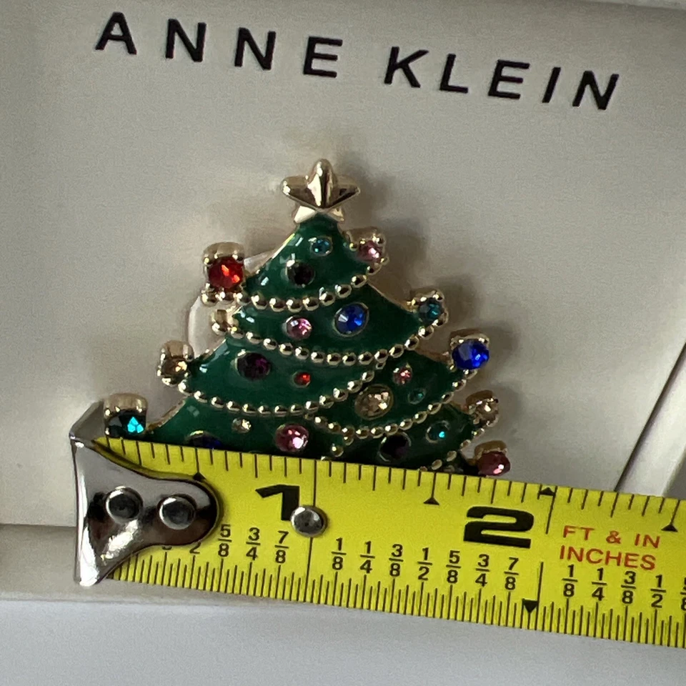 Broche prendedor árbol de Navidad Anne Klein tono dorado y esmalte verde con cristales y caja Foto 4 de 4