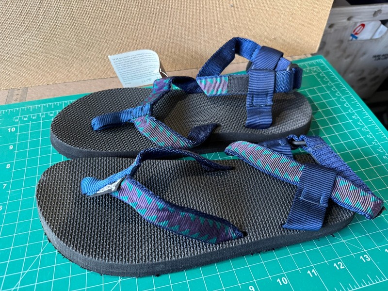 NWT Men's TEVA Original Thong  sandals,   M10  (P653)