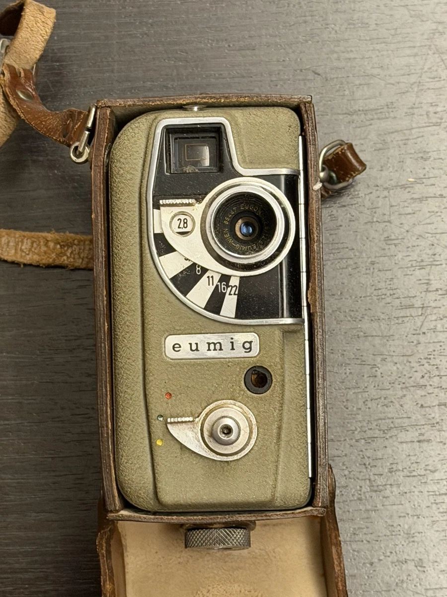 CAMERA EUMIG C 39 BON ETAT AVEC SON ETUI