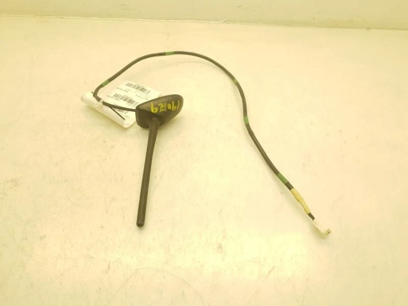 12 ANTENAS MONTADAS EN TECHO TOYOTA YARIS Foto 2 de 4