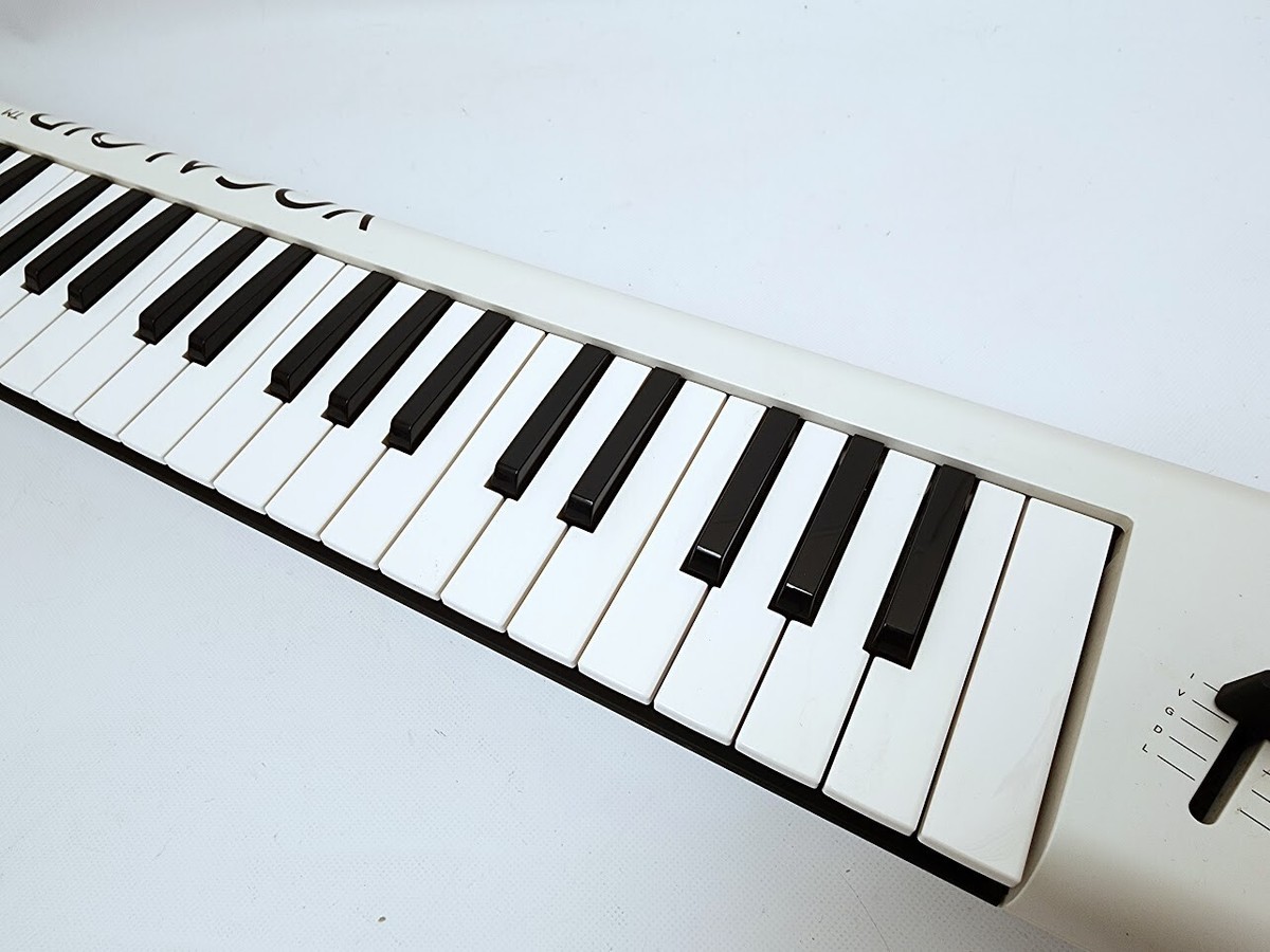 Yamaha VKB-100 VOCALOID Keyboard Keytar Digital Instrument