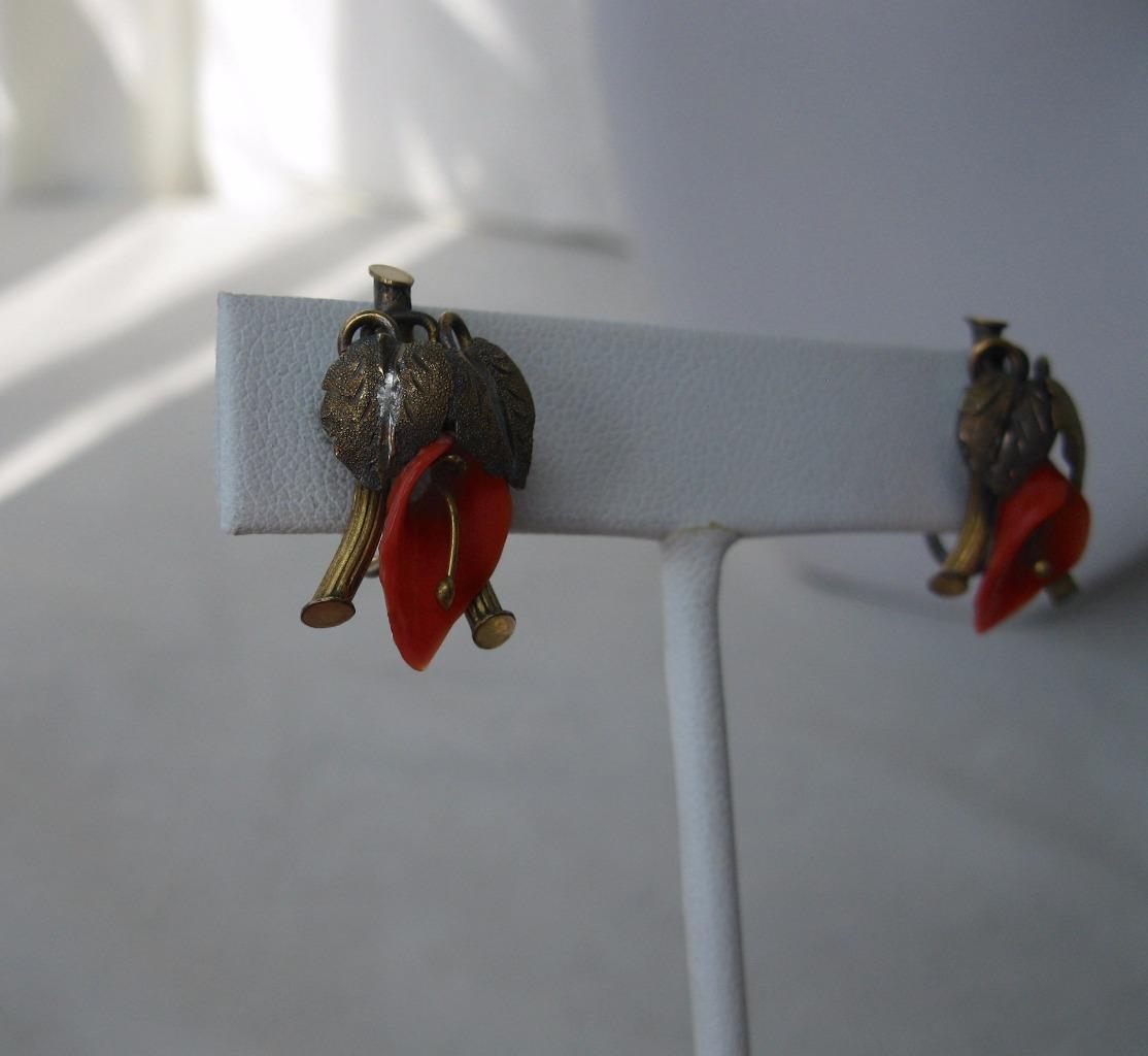 9ct or Blanc Naturel Corail Rouge Ovale Double Goutte Pendant Clous