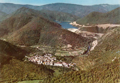 AK Ansichtskarte 10x15cm AVENE HERAULT Dorf am Boden Damm