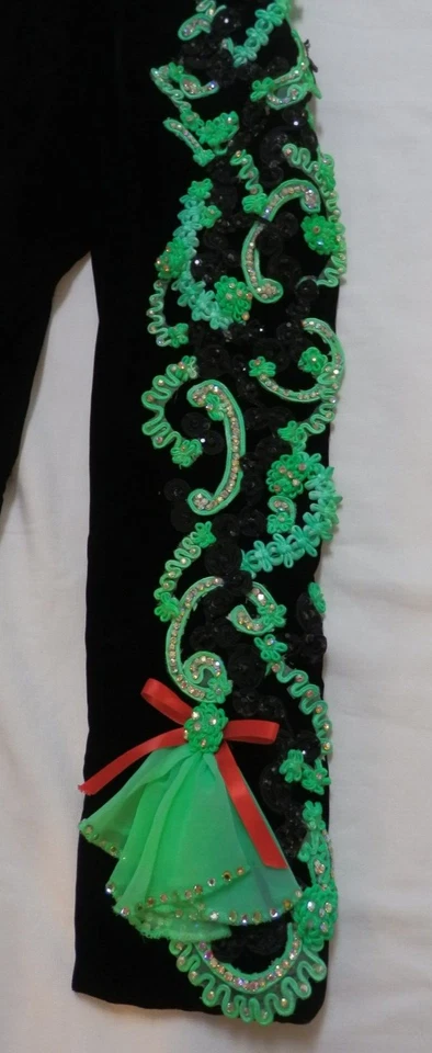 Disfraz de Desfile Matador Terciopelo Negro Hecho a Medida Niñas Talla 6-7 Foto 3 de 4