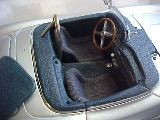 CMC 1957 Mercedes Benz 300 SLS Spezialversion 1/24 scale DIECAST W/BOX damaged - Image 4 of 4