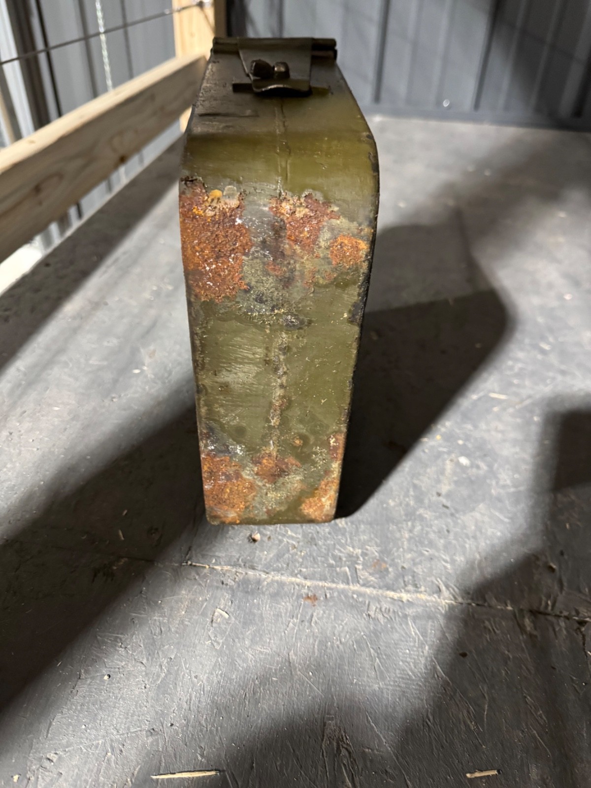 ORIGINAL WWII SOVIET RUSSIAN MAXIM 250RD AMMO CAN & AMMO BELT