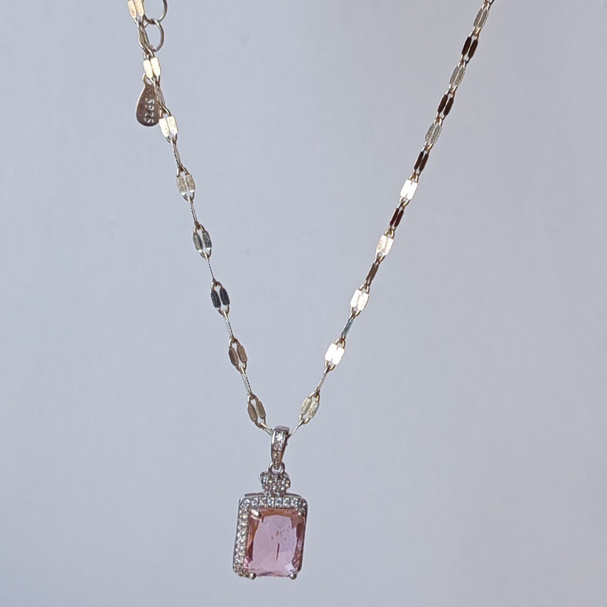 Collier en morganite rose et strass scintillant pour femme