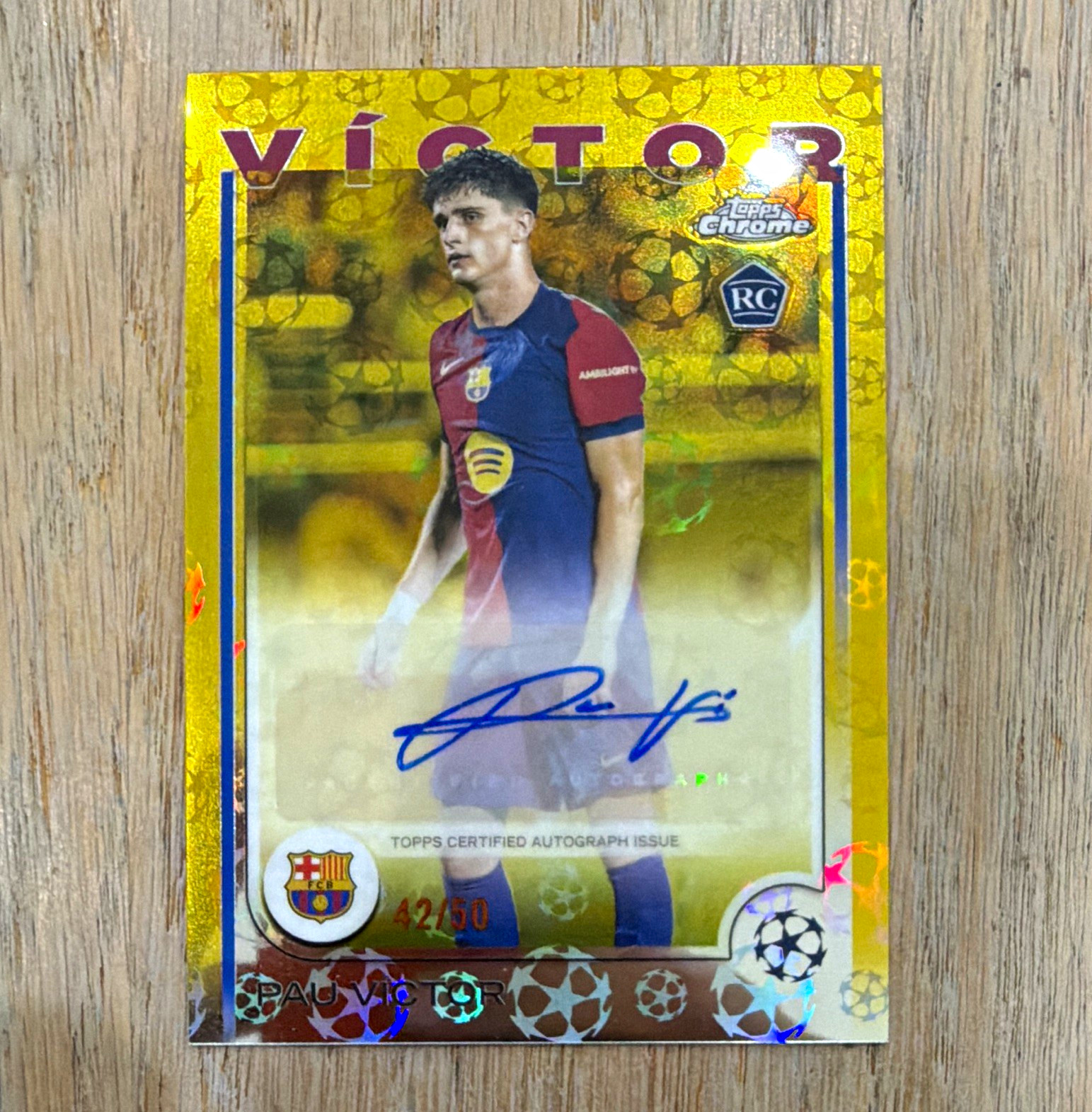 Topps Chrome UEFA 2024/25 Pau Víctor FC Barcelona CA-PV Auto RC /50 view 1
