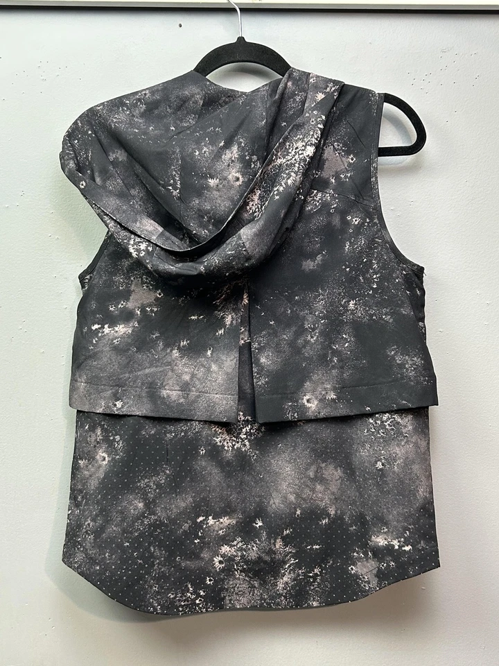 Chaleco Nanette Lepore para mujer XS negro blanco con capucha cremallera completa sin mangas atlético Foto 2 de 4