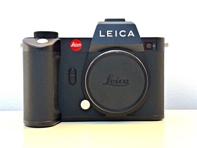 Leica SL2 + Leica Multi Function Hand Grip (Battery Grip) + 2 Original Akkus