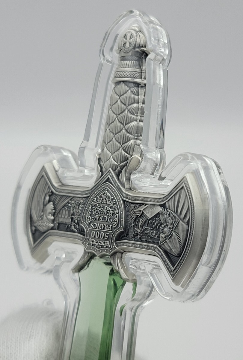金属製の彫刻入り剣 約120cm 2025 Excalibur 1 oz .999 Fine Silver Sword Shaped Coin w/ Green