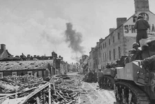 World War Two Photo WWII / Fighting in Normandy  France July 1944 D-Day US Army