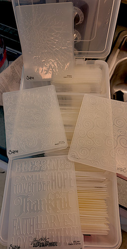 Pick from 100 Cuttlebug, Sizzix, Griffin, Holtz, Darice 4"x6" embossing folders