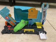 Hot Wheels City Gator Garage Attack Playset Toy Track Connector