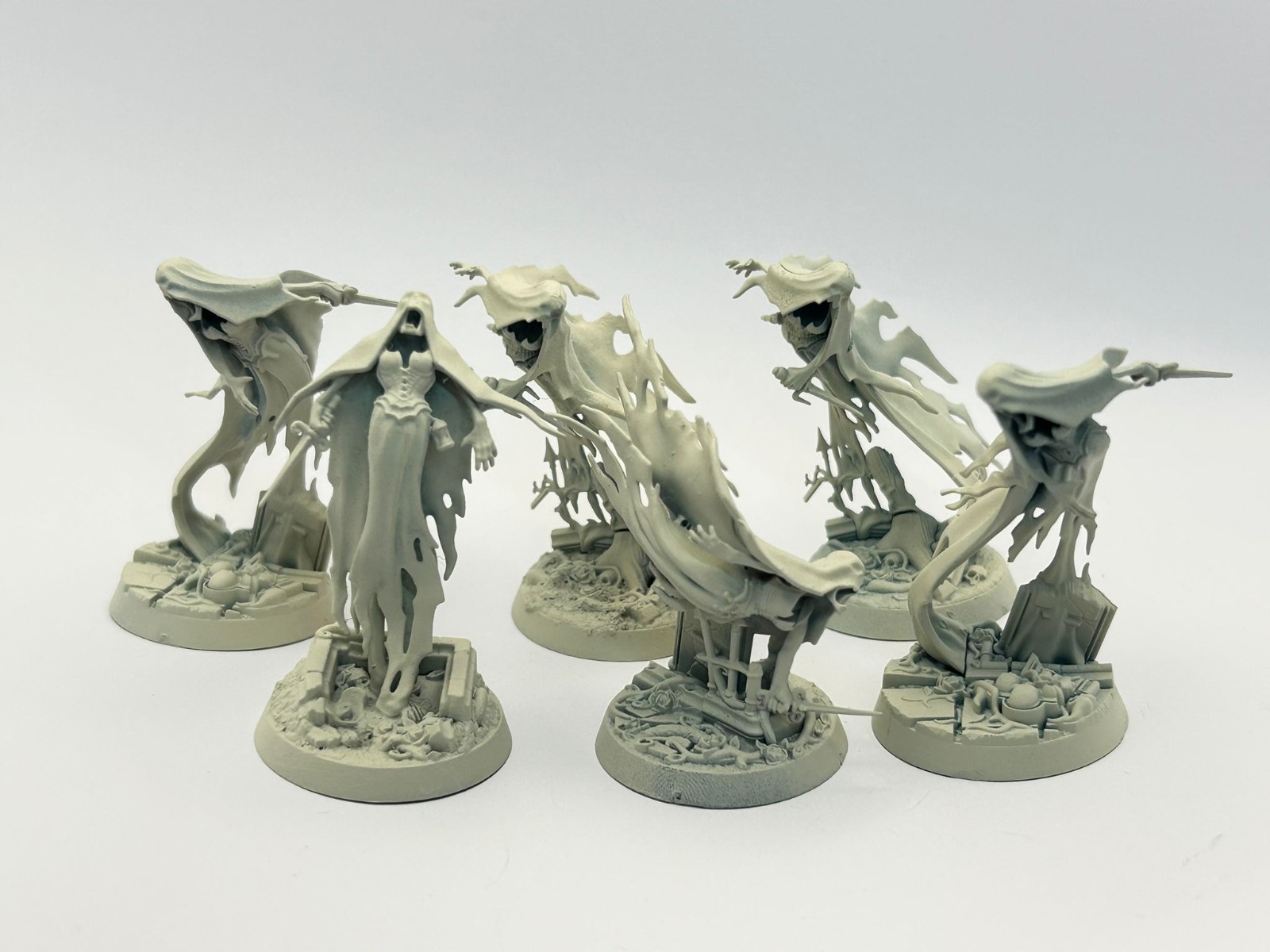 Warhammer Age of Sigmar Nighthaunt Mymourn Banshees Assembled And Undercoated