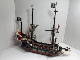 LEGO Pirates: Skull's Eye Schooner (6286) Set + Pirates Plunder (6237) Set