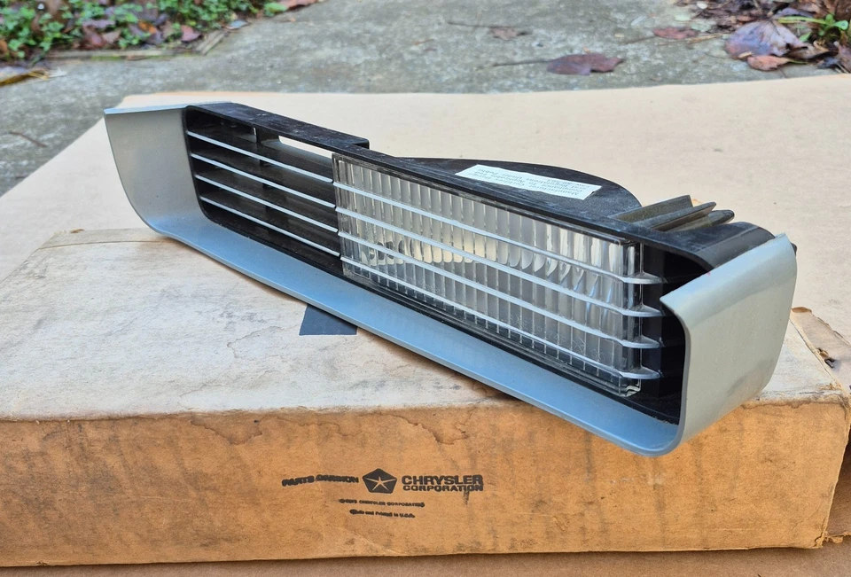 1974 Plymouth Gran Fury Coupe Sedan NOS MoPar Left PARK & TURN SIGNAL LAMP - Image 3 of 4