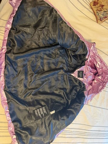 guess women's pink quilted puffer jacket. Size XL. hooded full zip logo short image 5