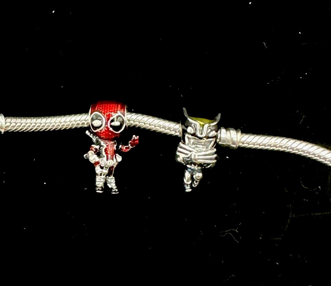 Pre-owned Authentic Marvel Deadpool and Wolverine… - image 1