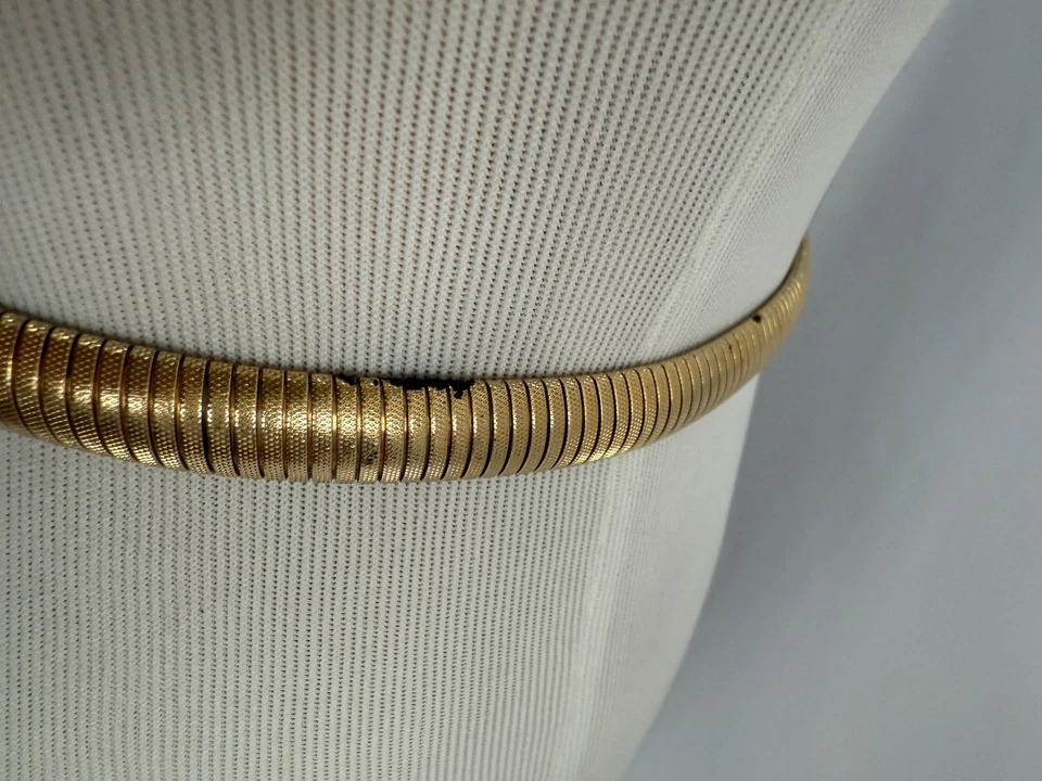 Cinto de metal vintage tom dourado corrente cobra 25 - 30" - Imagem 2 de 2