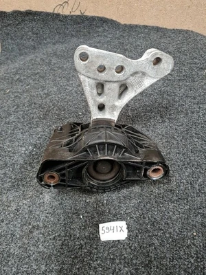 PEUGEOT 208 ENGINE MOUNT BRACKET 9676771080 - Photo 1/3
