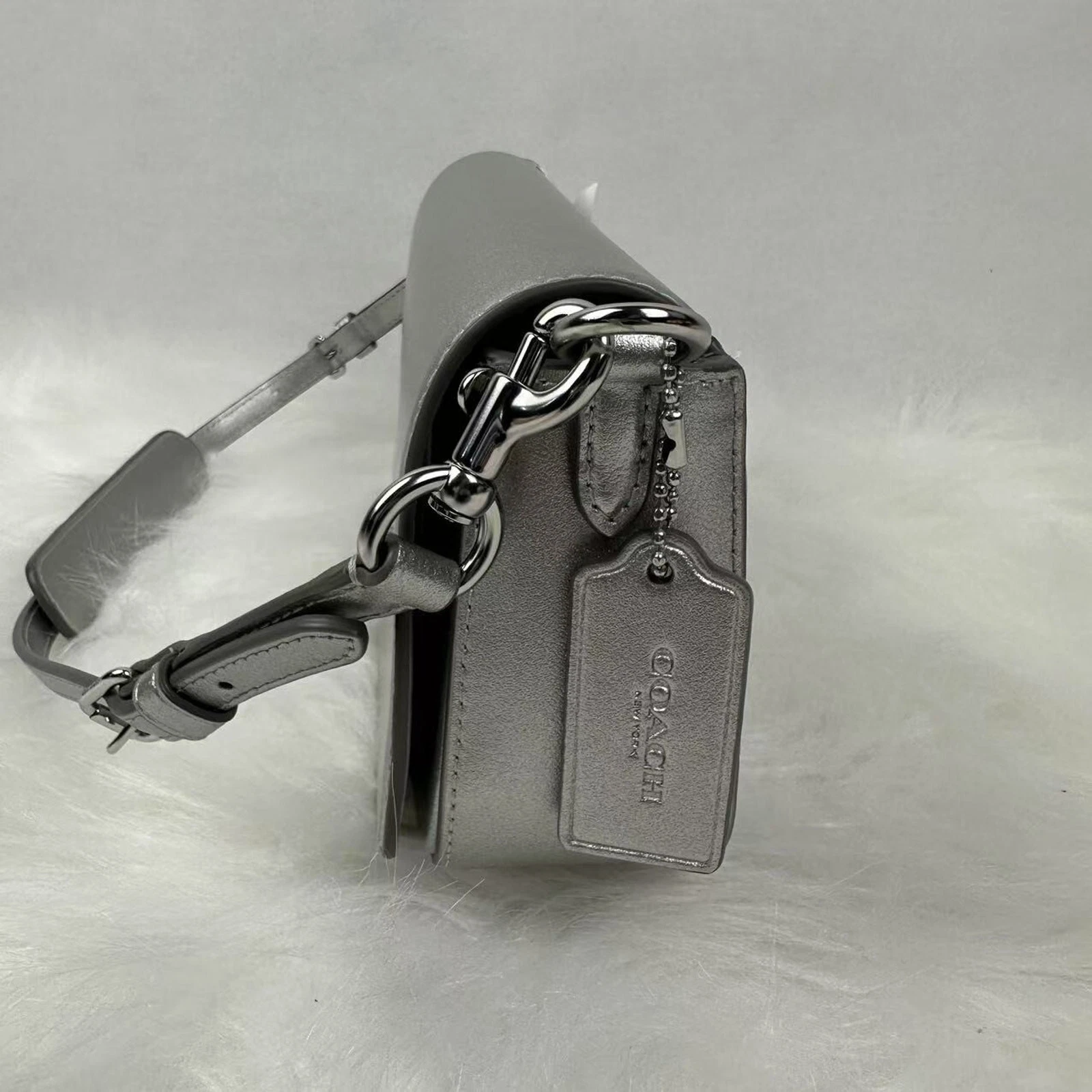 Borsa a tracolla Coach Andrea SMALL in pelle liscia argento argento chiaro CW023 nuova con etichette