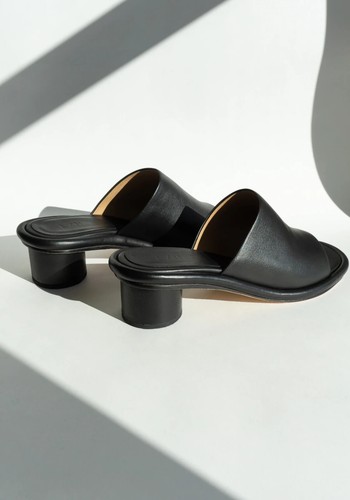 Brandneu in Originalverpackung Lauren Manoogian Leder Welt Absatz Sandale Slide schwarz 40-41 UK 7-8 - Bild 9 von 18